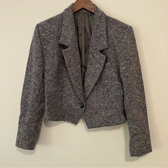 Jackets & Blazers - VTG Cropped Black Tweed Blazer 100% Wool Size 8 Lined Button Preppy Old Money